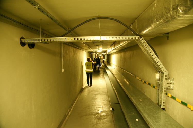 Tunel czcy OUA z bramkami wza